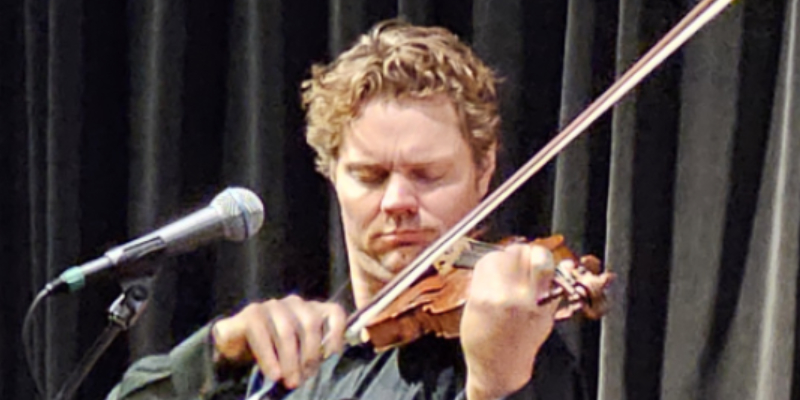 Violinist David Coucheron performs Vitali's 