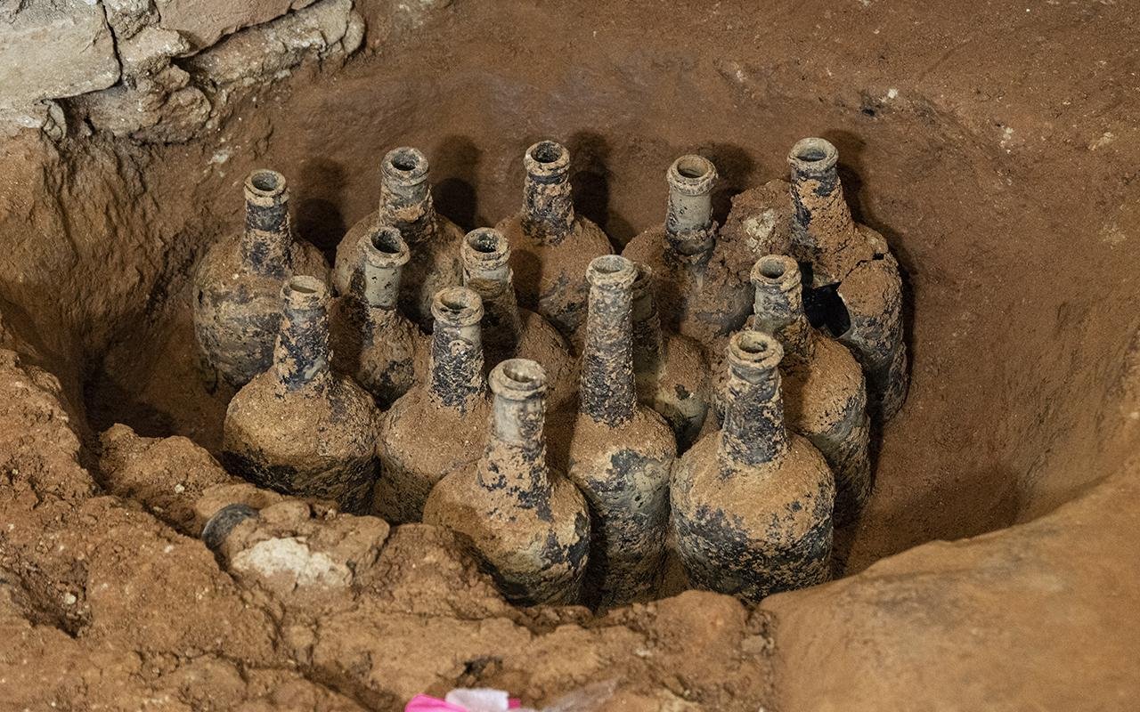 35 glass bottles of fruit from the 18th century discovered at George Washington’s Mount Vernon