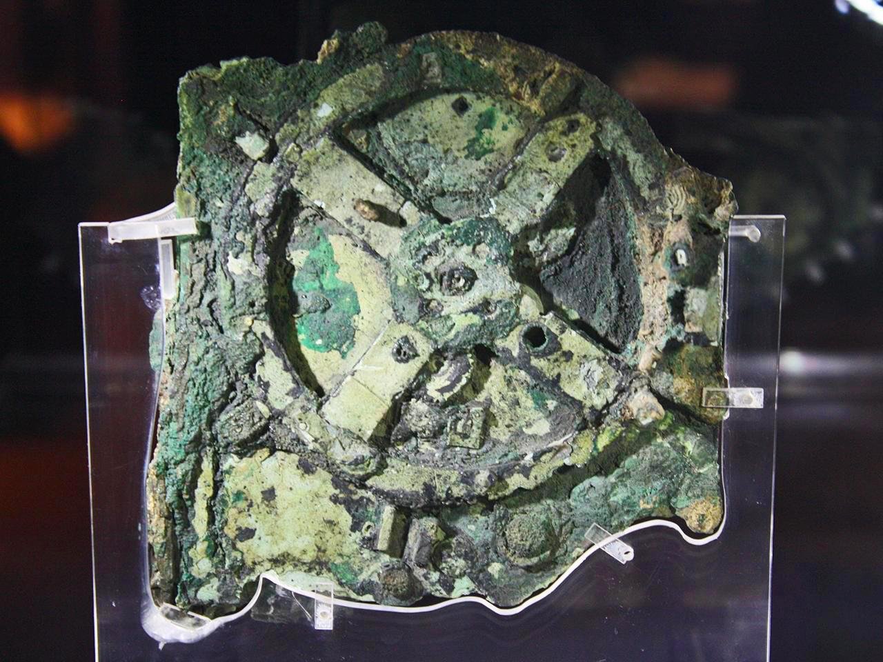 New research reveals the Greek lunar calendar tracking in the Antikythera mechanism