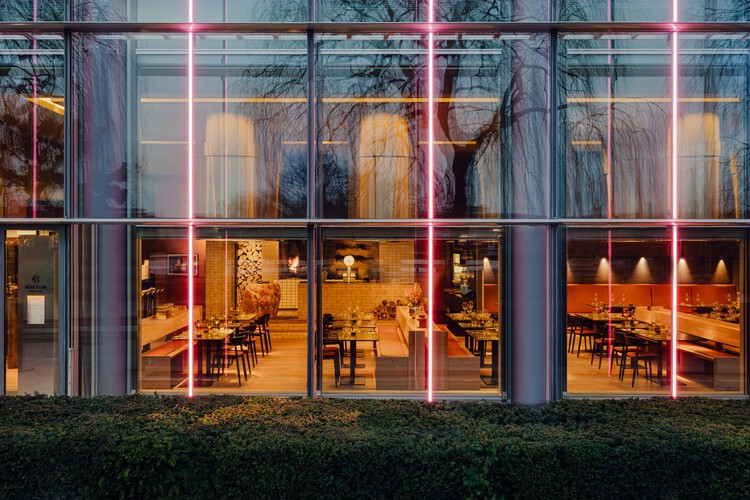 Beefclub 'Fire and Salt' Restaurant  / Ester Bruzkus Architekten - Image 2 of 25