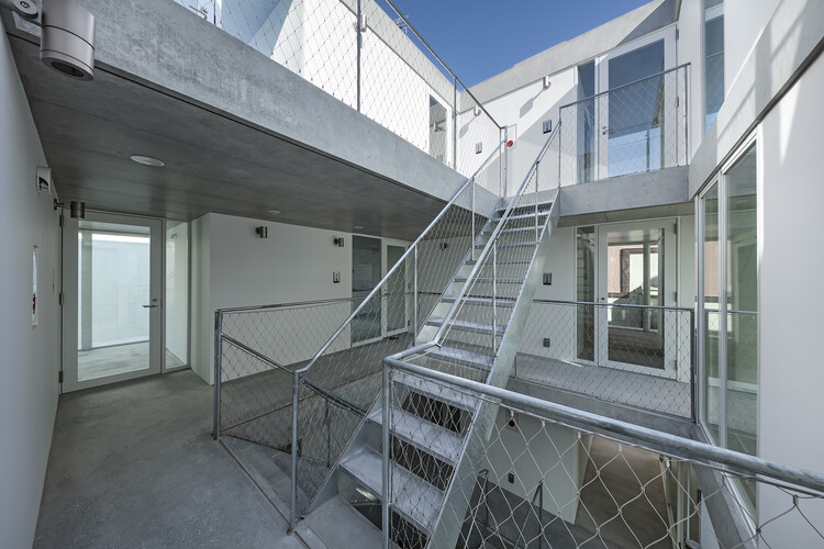 Higashi Tamagawa Apartment Complex / Tomoyuki Kurokawa Architects - Image 2 of 19