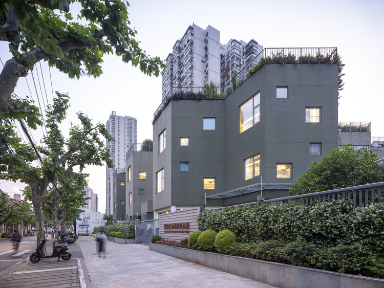 Jing'an Yuyao Road Kindergarten Branch / Atelier Liu Yuyang Architects - Exterior Photography, Windows, Facade