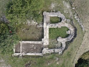 Archaeologists uncover 1st-century votive altar on Mount Arriaundi, Spain